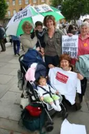 Serena Tierney and 3 generations of the Hayman family take the message to Downing Street