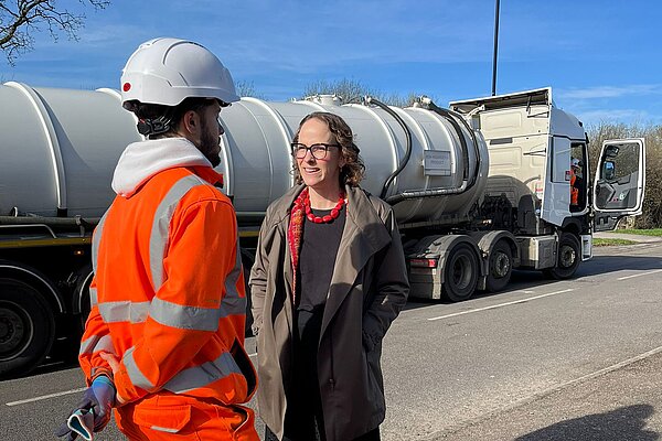 Alison speaking to a Southern Water Employee